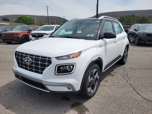 Used 2023 Hyundai Venue Limited FWD image 5