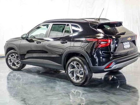 Used 2025 Chevrolet Trax LT w/ Driver Confidence Package FWD image 9