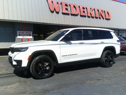 Used 2023 Jeep Grand Cherokee L Laredo AWD/4WD image 3