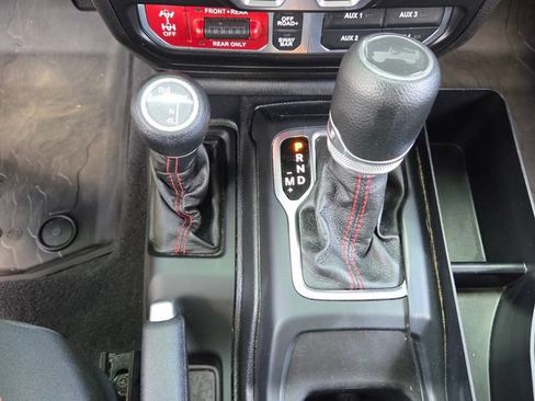 Used 2021 Jeep Wrangler Unlimited Rubicon AWD/4WD image 23