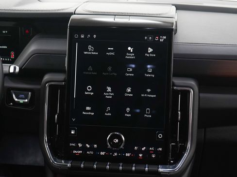 Used 2025 GMC Yukon XL Denali AWD/4WD image 16