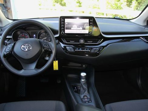 Used 2020 Toyota C-HR LE FWD image 33