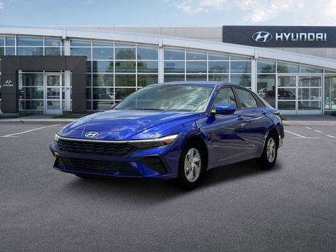 Certified 2025 Hyundai Elantra SE image 1