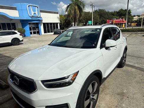 Used 2019 Volvo XC40 T5 Momentum AWD/4WD image 1