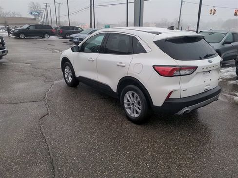 Certified 2022 Ford Escape SE w/ Cold Weather Package image 3