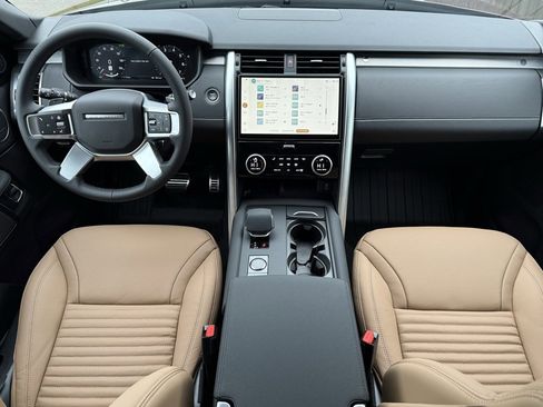 New 2026 Land Rover Discovery Limited Edition image 17