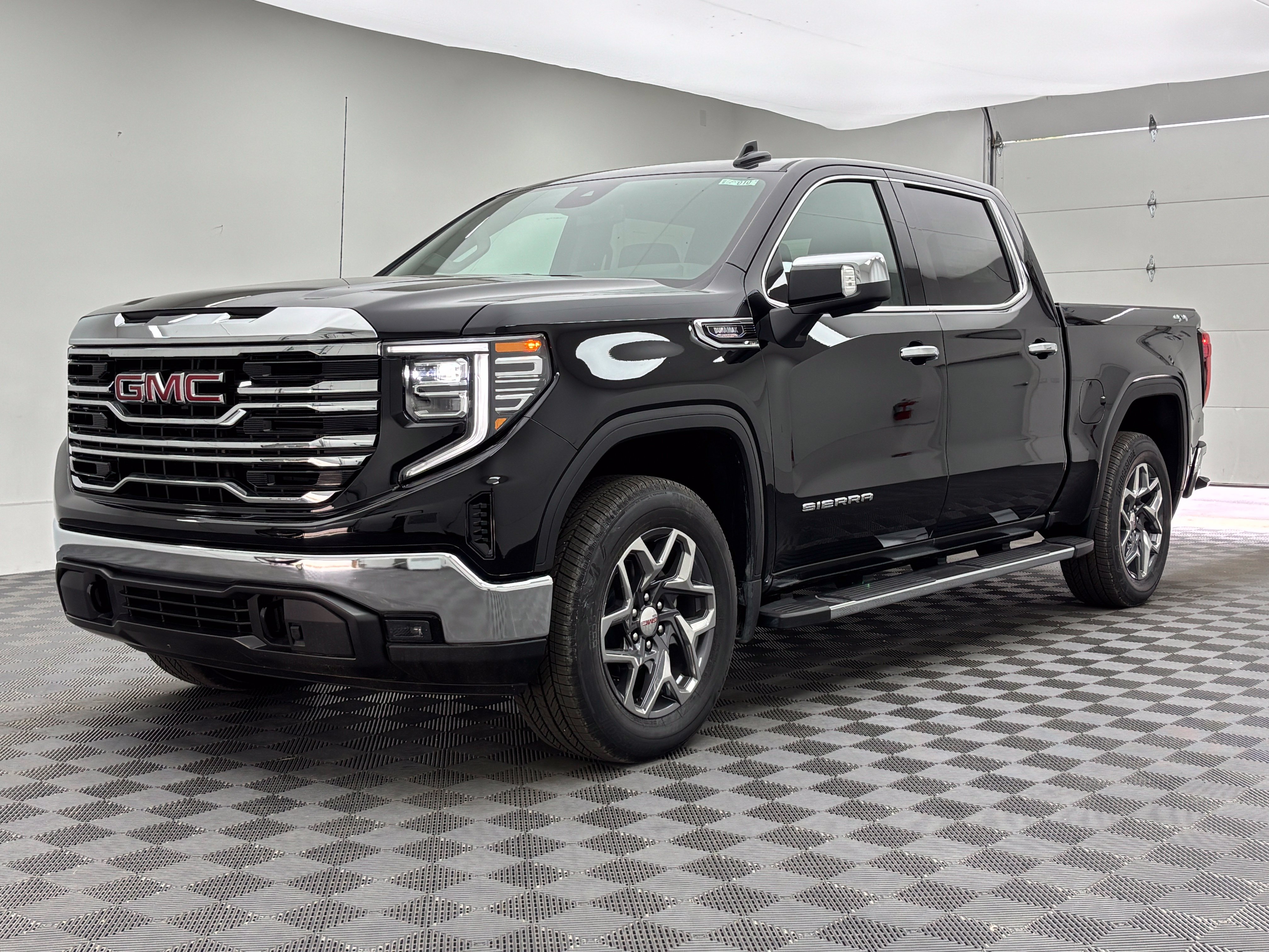 New 2026 GMC Sierra 1500 SLT w/ SLT Premium Package AWD/4WD image 2