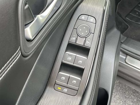 Used 2024 Nissan Rogue SL AWD/4WD image 15