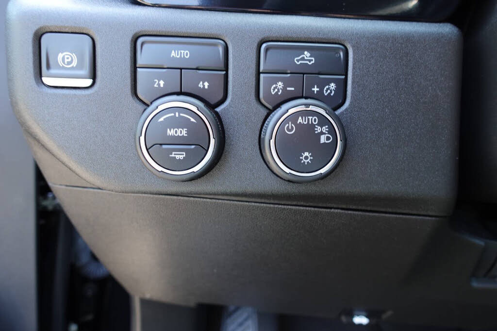 Used 2023 Chevrolet Silverado 1500 LT AWD/4WD image 52