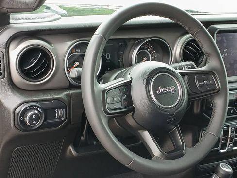 Used 2023 Jeep Gladiator Sport AWD/4WD image 18