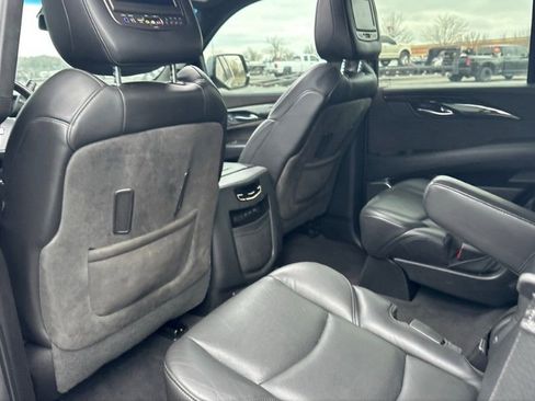 Used 2019 Cadillac Escalade Platinum image 10