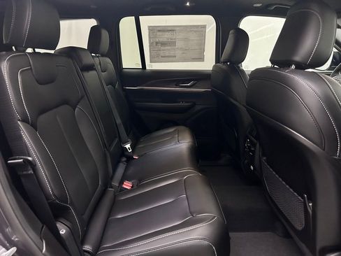 New 2025 Jeep Grand Cherokee Limited image 15