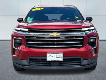 Used 2025 Chevrolet Traverse LT