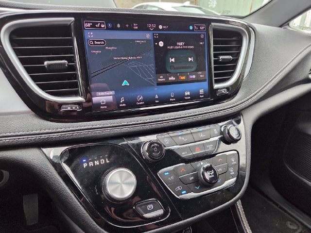 Used 2025 Chrysler Pacifica Limited FWD image 15