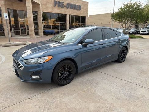Used 2019 Ford Fusion SE w/ Equipment Group 151A image 2
