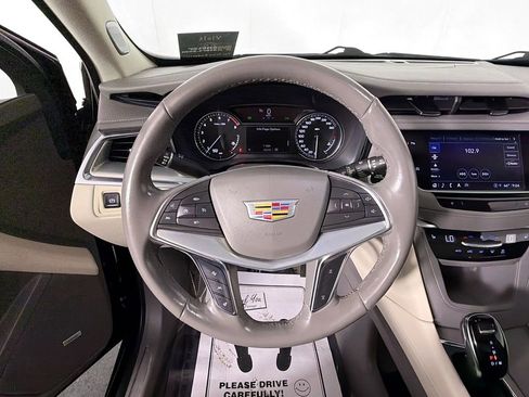 Used 2022 Cadillac XT5 Premium Luxury image 11