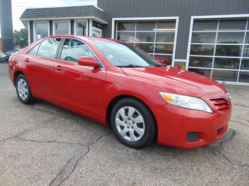 Used 2010 Toyota Camry LE FWD image 6