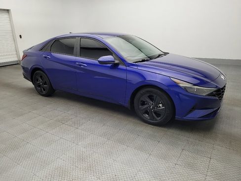 Used 2023 Hyundai Elantra SEL image 11