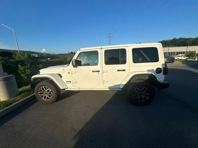 Used 2025 Jeep Wrangler Unlimited Sahara AWD/4WD image 31