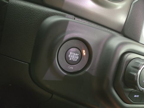 Used 2022 Jeep Gladiator Sport AWD/4WD image 26