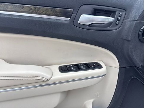 Used 2018 Chrysler 300 Limited w/ Safetytec Plus Group RWD image 35