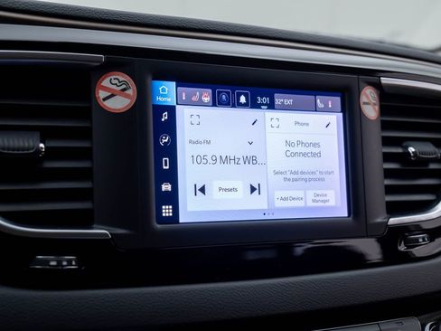 Used 2023 Chrysler Voyager LX image 22