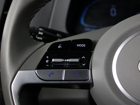 Certified 2025 Hyundai Elantra Sport image 23