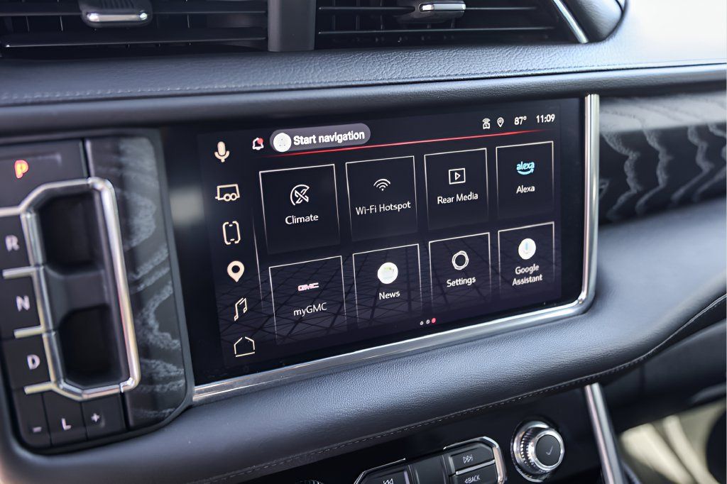 Used 2023 GMC Yukon XL Denali w/ Denali Reserve Package AWD/4WD image 19