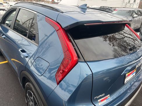 Certified 2024 Kia Niro EX image 35