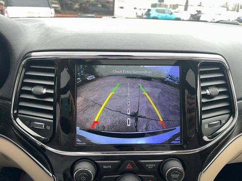 Used 2020 Jeep Grand Cherokee Limited w/ Luxury Group II image 32