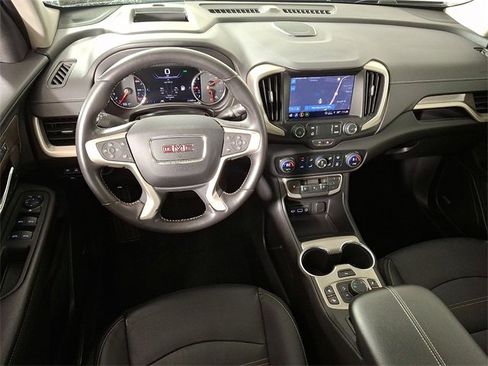 Used 2022 GMC Terrain Denali image 2