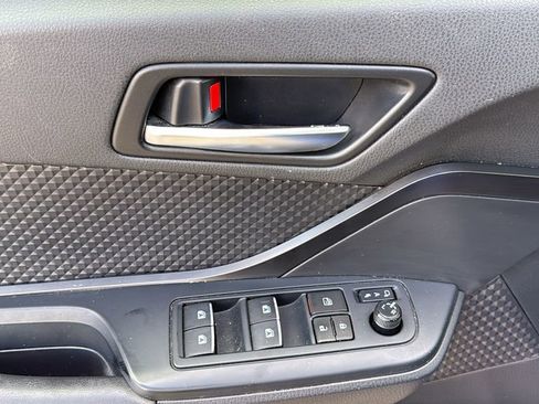 Used 2018 Toyota C-HR XLE image 13