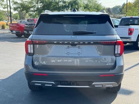 Used 2025 Ford Explorer Active w/ Active Comfort Package AWD/4WD image 6