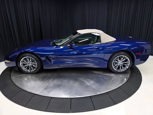 Used 2004 Chevrolet Corvette Convertible w/ Preferred Equipment Group RWD image 9
