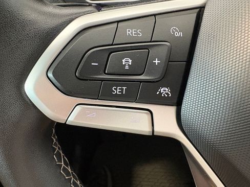 Used 2022 Volkswagen Tiguan SE AWD/4WD image 14