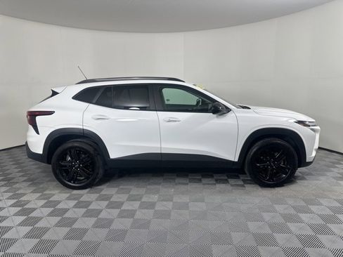 Used 2025 Chevrolet Trax ACTIV w/ Driver Confidence Package image 2