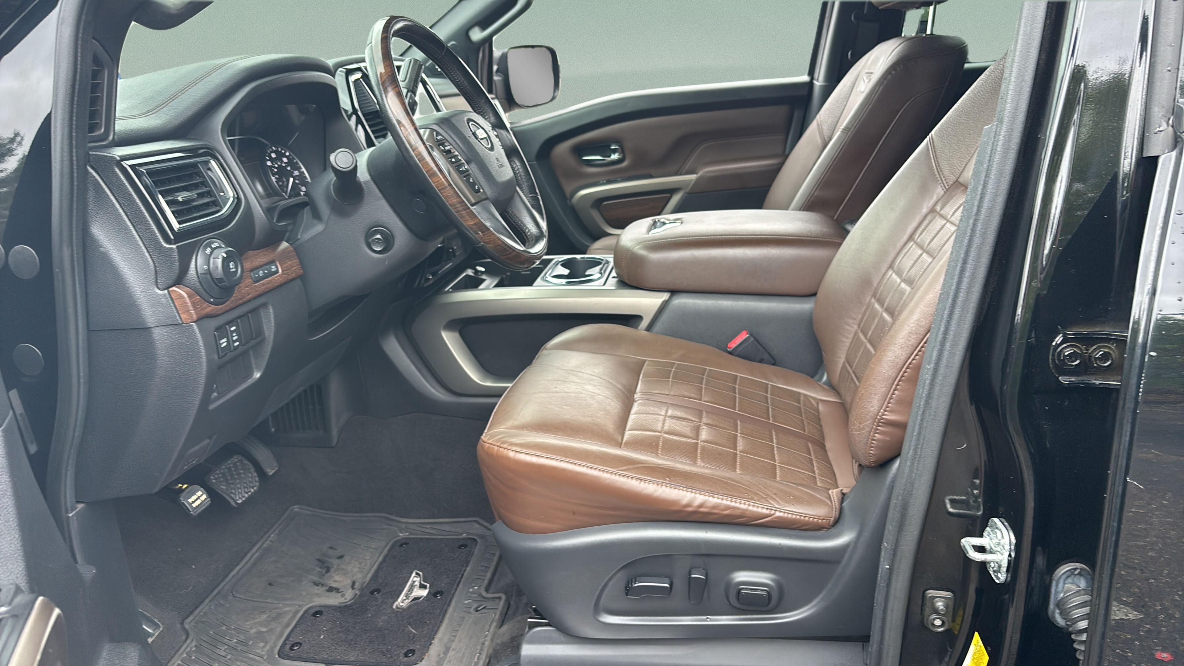 Used 2021 Nissan Titan Platinum Reserve RWD image 8