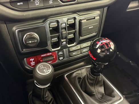 Used 2024 Jeep Wrangler Unlimited Rubicon AWD/4WD image 28