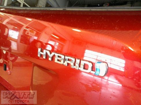 Used 2017 Toyota Prius Three image 8