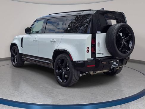 Used 2023 Land Rover Defender 110 X-Dynamic SE AWD/4WD image 7