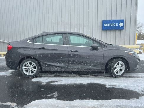 Used 2017 Chevrolet Cruze LT w/ Convenience Package image 9