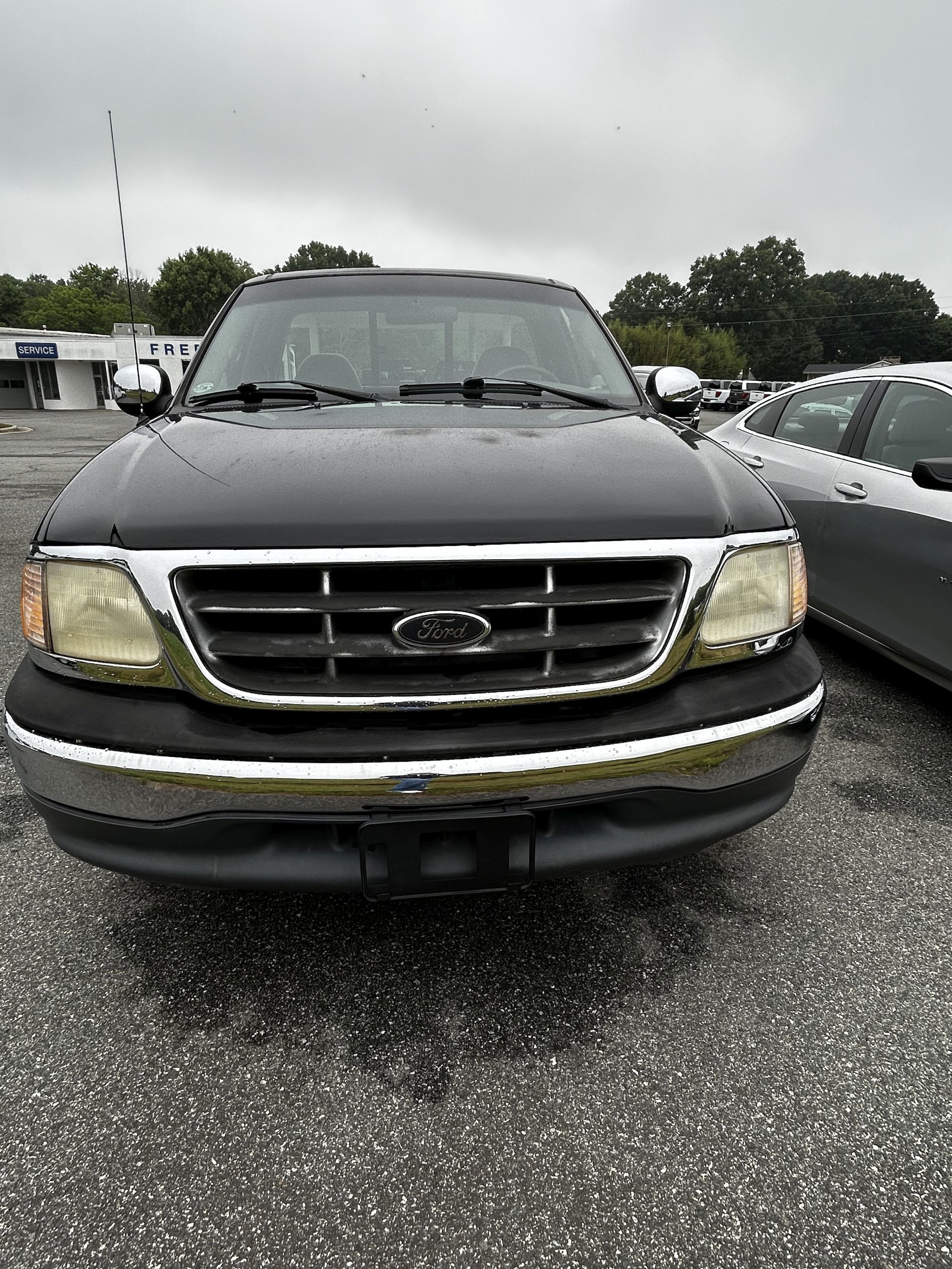 Used 2001 Ford F150 XL RWD image 2