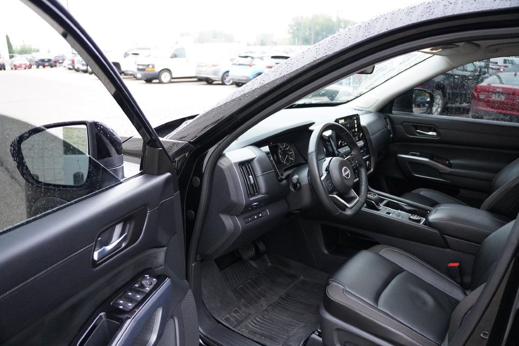 Used 2024 Nissan Pathfinder SL w/ SL Premium Package AWD/4WD image 14