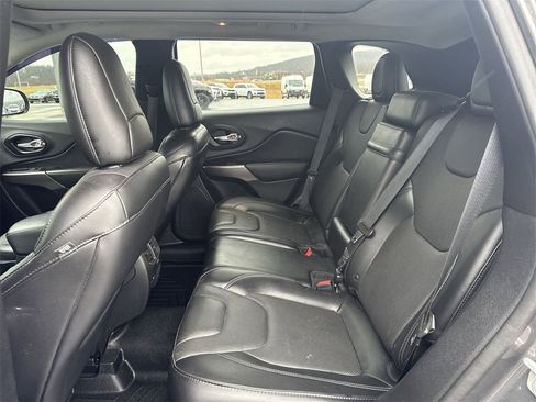 Used 2019 Jeep Cherokee Limited image 23