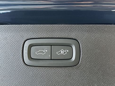 Used 2025 Volvo XC90 B5 Core image 31