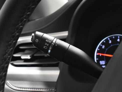 Used 2023 GMC Acadia SLT w/ Preferred Package image 13