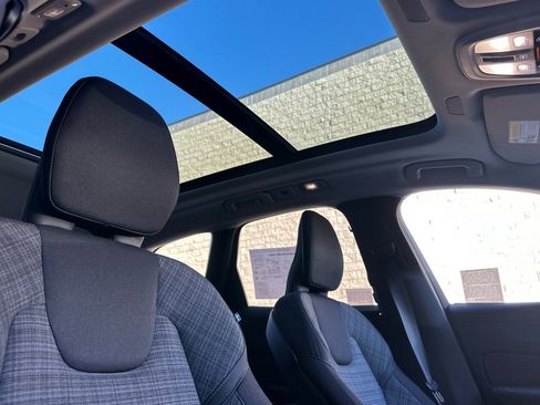 Used 2025 Volvo XC60 B5 Core w/ Protection Package Premier image 18