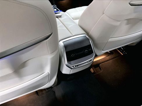 Certified 2025 BMW 760i xDrive AWD/4WD image 35