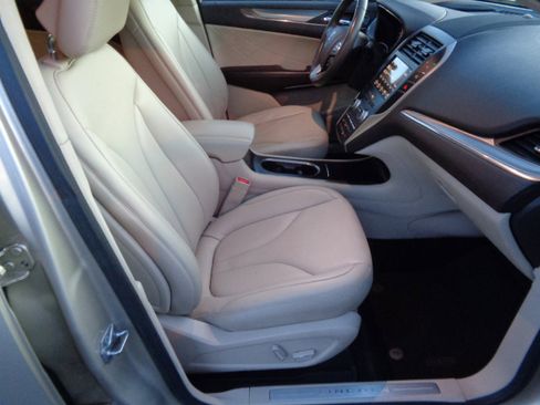 Used 2017 Lincoln MKC Premiere image 13