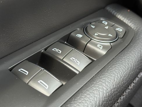 Used 2025 GMC Yukon XL Denali AWD/4WD image 16